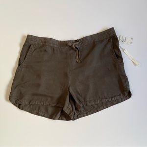 Caslon Mid-Rise Light Weight Shorts